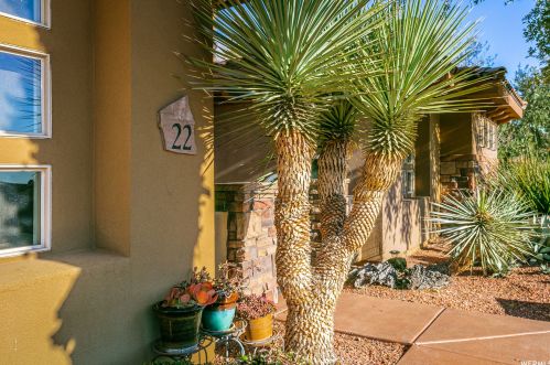 340 Snow Cyn Dr, Kayenta UT 84738-6041 exterior