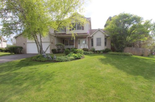 1270 Amber Ct, Bull Valley, IL 60098-3682