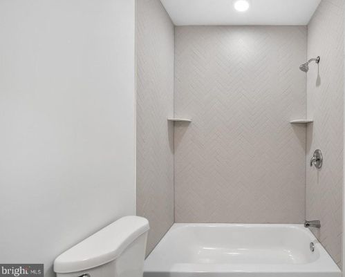 512 4 St, Philadelphia PA 19133-3105 exterior