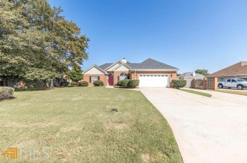 202 Weeping Willow Way, Warner Robins, GA 31093-8527