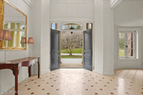 11 Bayberry Ln, Greenwich, CT 06831-3008