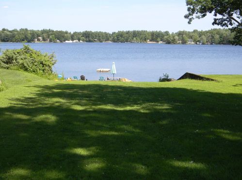 9 Holts Point Rd, Sandown, NH 03873-2517