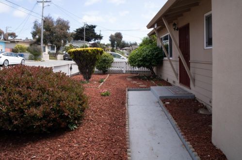 1577 Harding St, Seaside, CA 93955-5027