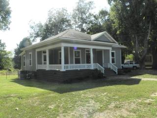 383 Maple St, Dyer, TN 38330-1723