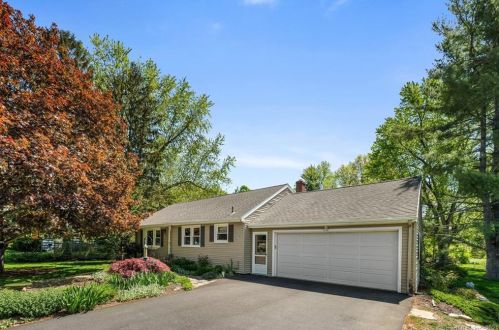 12 Manor Ln, Wapping, CT 06074-3215