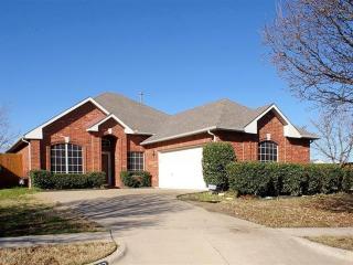 8477 Island Cir, Fort Worth TX  76137-5925 exterior