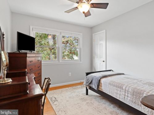 6702 Emporia Ct, Springfield VA  22152-3034 exterior