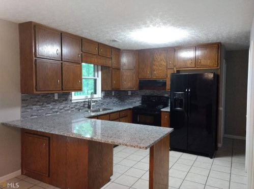7071 Stephens Ct, Morrow, GA 30260-3236