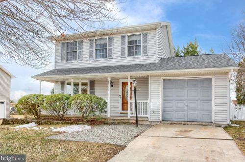 2979 Village Square Dr, York, PA 17315-4576