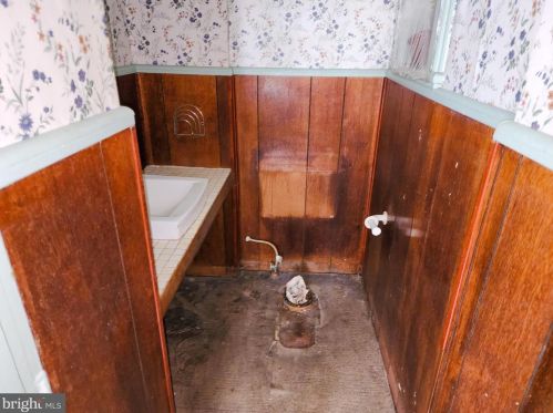 6804 Emlen St, Philadelphia PA  19119-2641 exterior