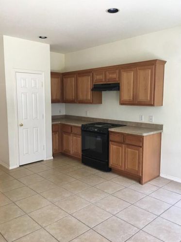 219 Hiver St, Uhland TX  78640-5495 exterior