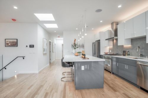 260 Girard St, San Francisco CA 94134-2110 exterior