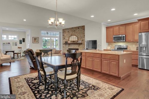 217 Constantine Ln, York, PA 17402-8948