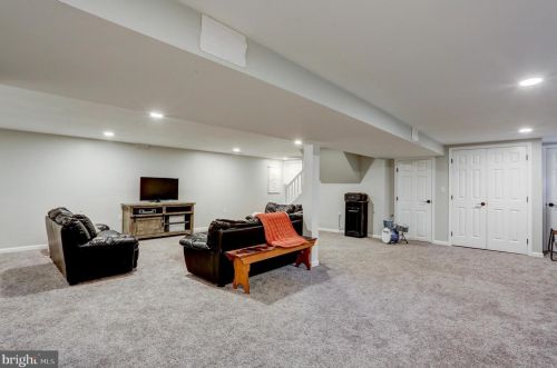 1220 Country Club Dr, Lancaster PA  17601-5208 exterior