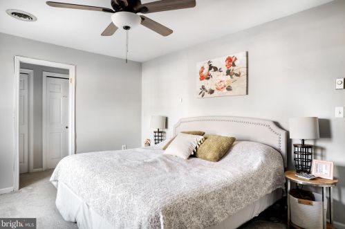 23 Berkeley Ct, Charles Town WV  25414-4221 exterior