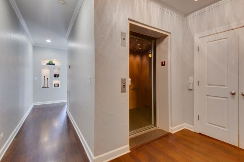 2008 Homer St, Chicago, IL 60647-6409