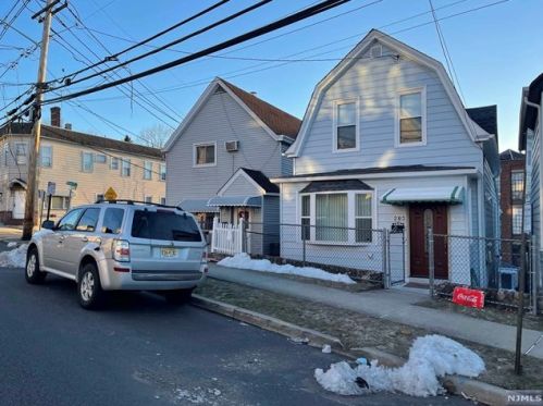 201 Wessington Ave, Outwater, NJ 07026-2727