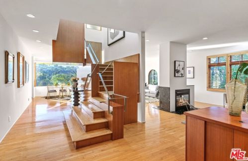 259 Mabery Rd, Santa Monica, CA 90402-1205