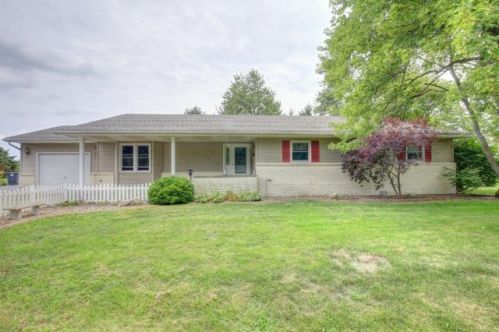 101 Vine Ct, Sadorus, IL 61872-9742