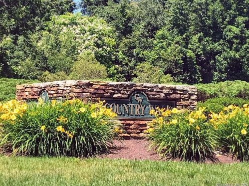 28 Country Walk, Huntington, CT 06484-5328