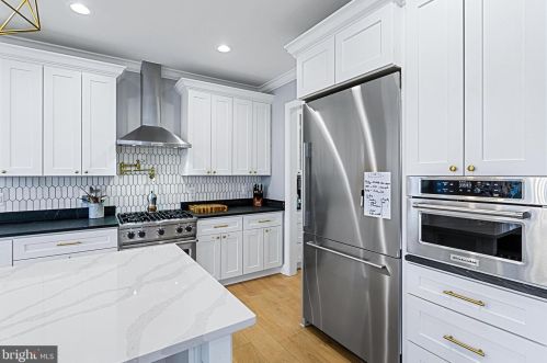 2707 1st St, Arlington VA  22204-1863 exterior