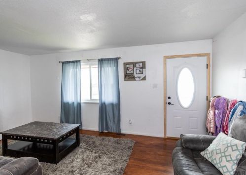 33 Dick Trefz St, Pueblo, CO 81001-1940