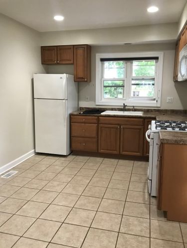 141 Ellsworth St, Bull Valley, IL 60014-4405