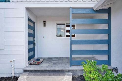 2378 Charlotte Ave, Concord CA  94518-2509 exterior