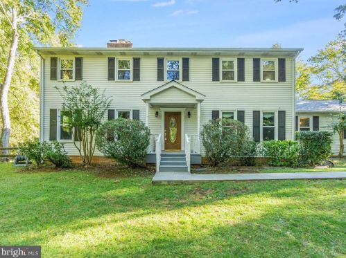 6806 Springfield Dr, Lorton, VA 22079-3911