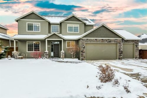 1684 Teakwood Ln, Eagle Crest, OR 97756-1494