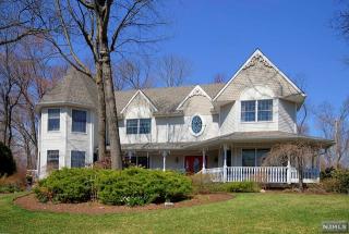 72 Heather Ct, Allendale, NJ 07401-2025