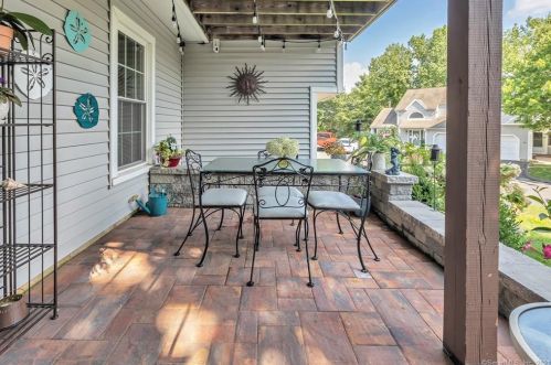 116 Morningside Ct, Huntington CT  06484-4350 exterior