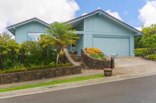 1069 Kaumoku St, Honolulu HI  96825-1307 exterior