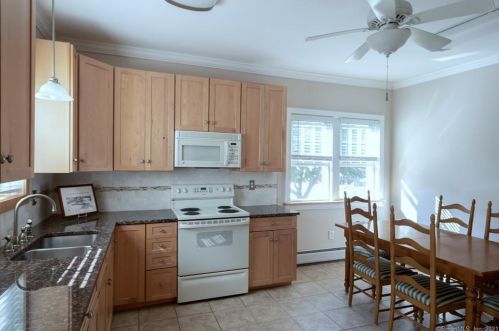 43 Kittery St, Milford, CT 06460-5510
