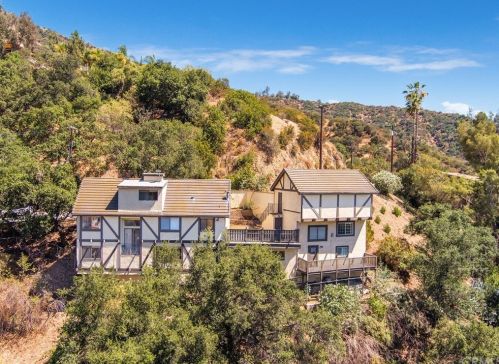 2919 Greenwich Rd, Glendale, CA 91206-1913