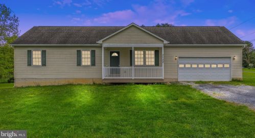 2122 Myerstown Rd, Charles Town, WV 25414-4610
