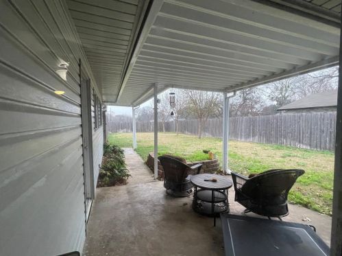 717 Kingsbridge Dr, Garland TX 75040-3515 exterior