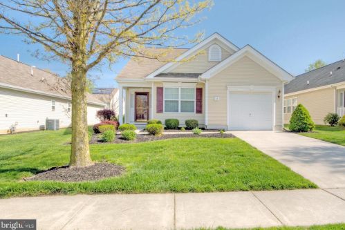 10 Belair Ct, Auburn, NJ 08085-2591