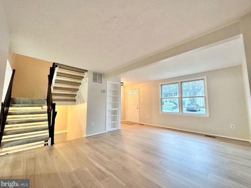 8110 Willowdale Ct, Springfield VA  22153-3619 exterior