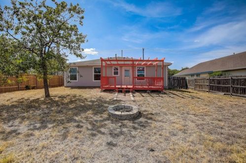 298 Spg Br Loop, Uhland TX 78640-5366 exterior