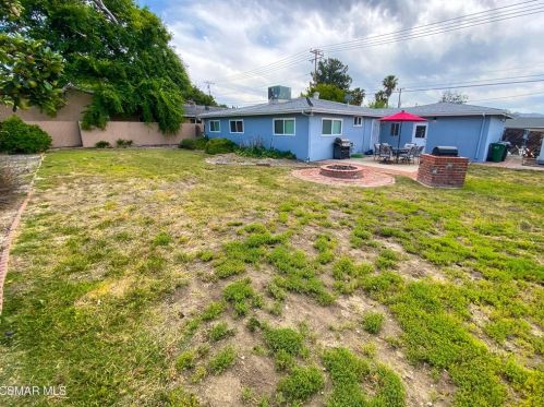 4245 Adam Rd, Simi Valley CA 93063-2341 exterior