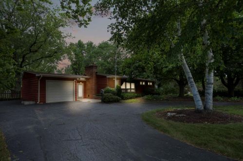 384 Illinois Ave, Palatine, IL 60067-6820