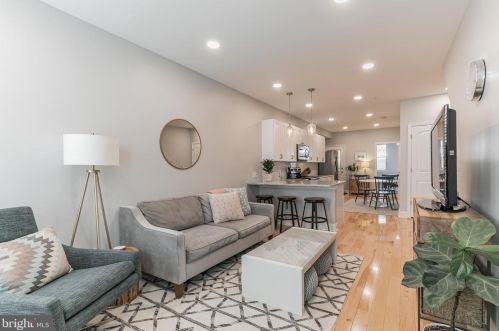 2113 Carpenter St, Philadelphia, PA 19146-2515