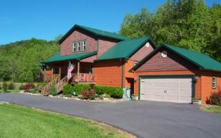 1064 Pine Log Rd, Warne, NC 28909-6103