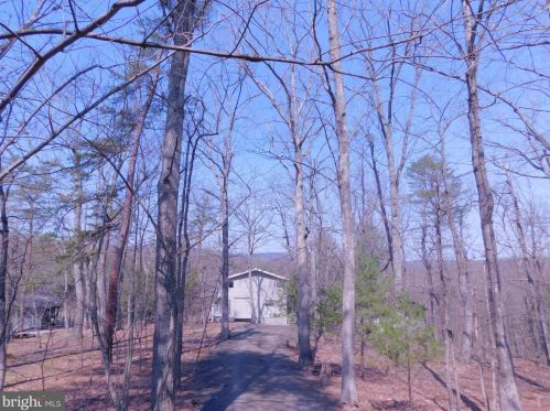 160 Winter Camp Trl, Hedgesville, WV 25427-5357