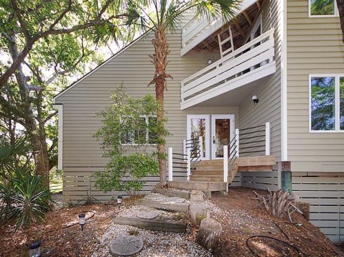 57 Seagrass Ln, Isle Of Palms, SC 29451-3855