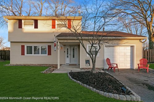 3 Elm Ave, Hazlet, NJ 07730-2114