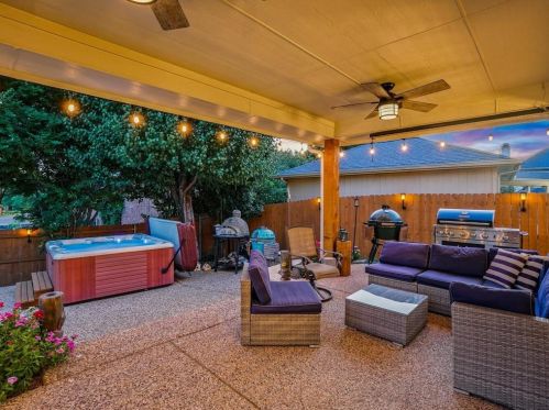 5000 Spanish Riv Trl, Fort Worth TX  76137-5216 exterior