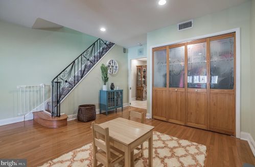 2341 10th St, Philadelphia PA 19133-1512 exterior