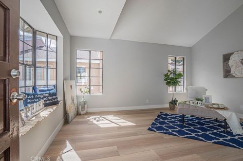 245 Mountain View St, Santa Ana, CA 92703-4010
